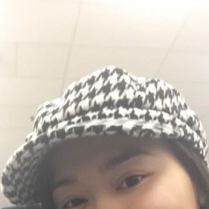 checkered bakers boy hat ✨